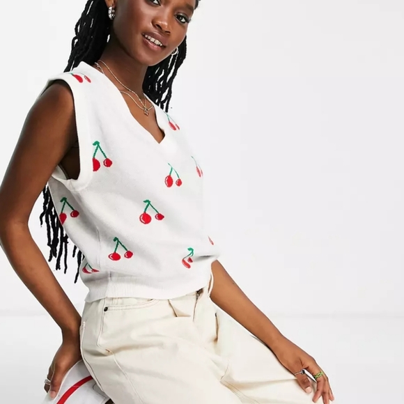 *NEW WITH TAGS* Cherry Print Vest - XL - Knit - by Liquorish - Picture 2 of 2